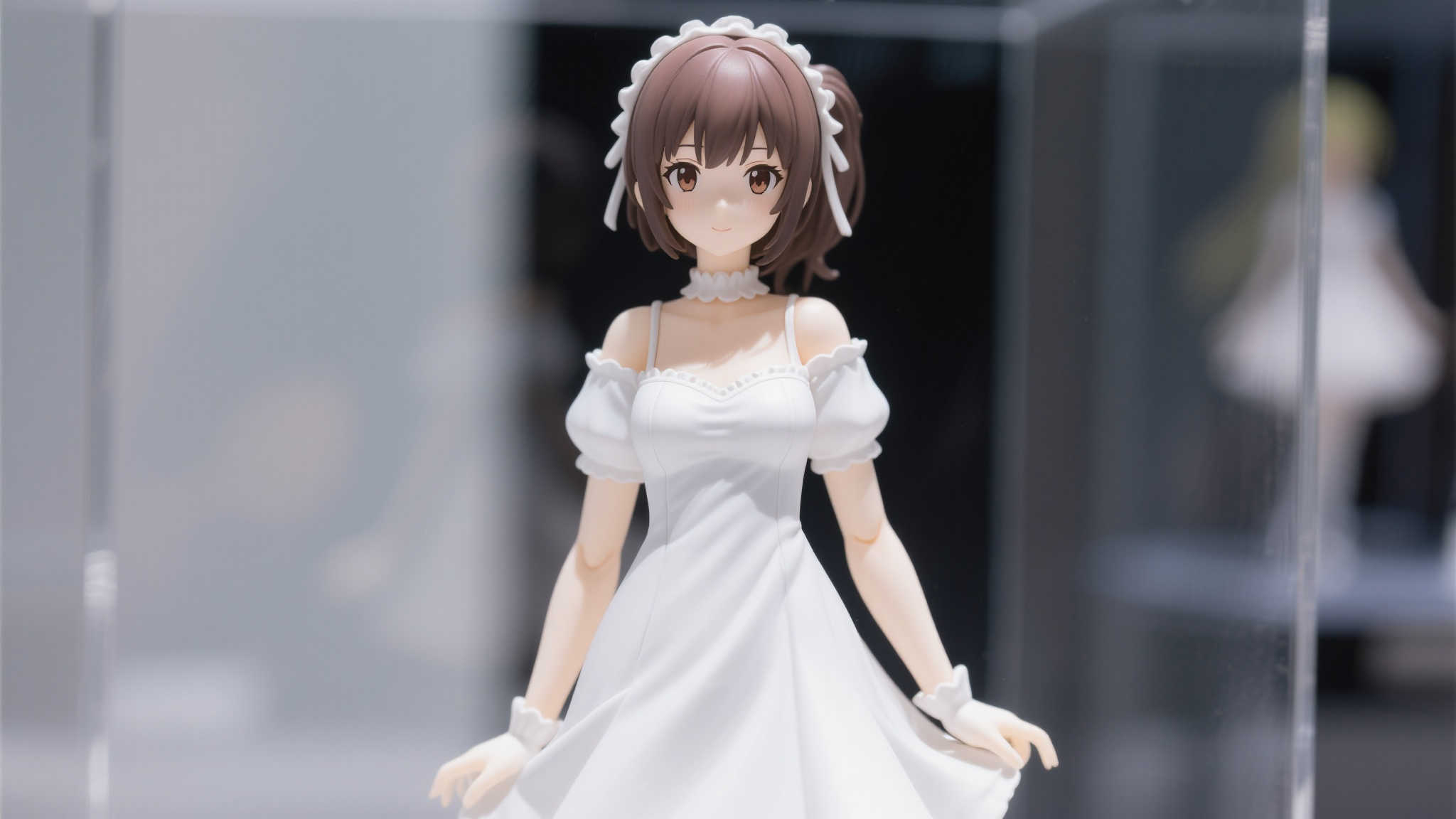 此外，手办的配色也值得称道。白色的主色调